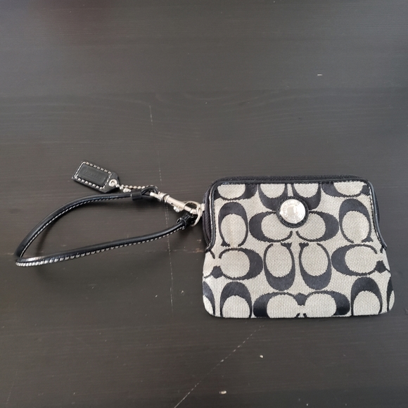 Wristlet - Picture 10 of 10